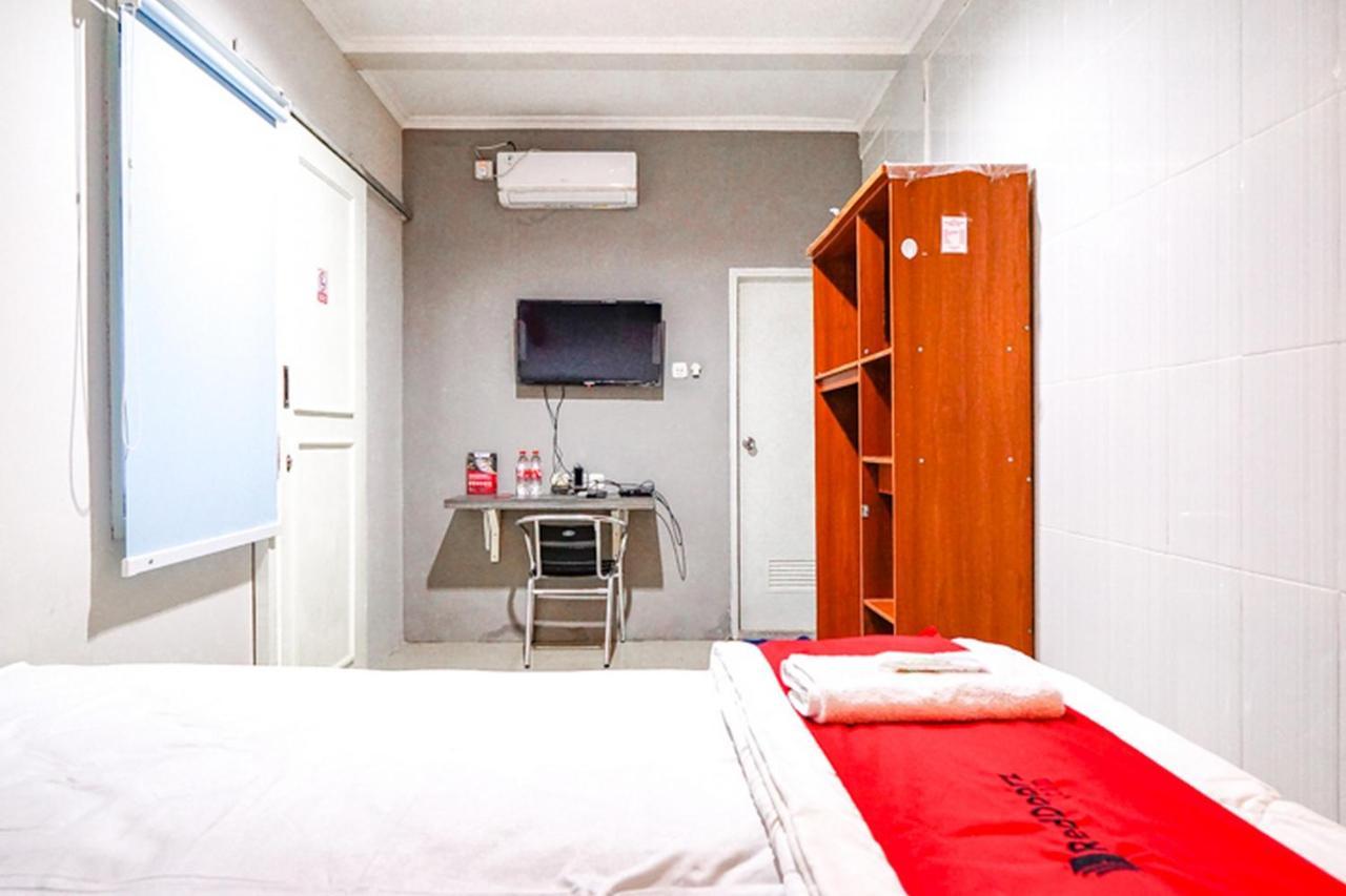 Hotel Reddoorz @ Citraland Surabaya Exterior foto