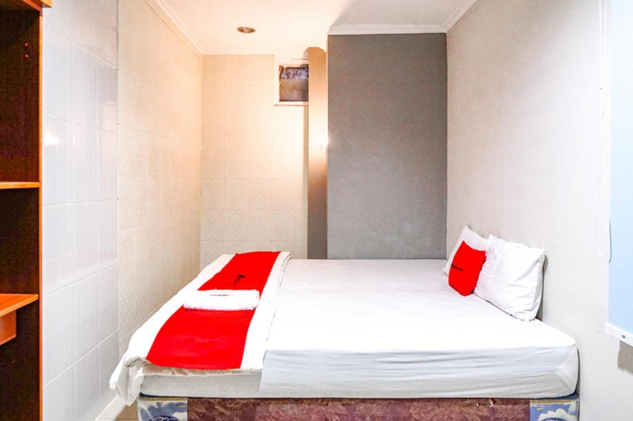 Hotel Reddoorz @ Citraland Surabaya Exterior foto